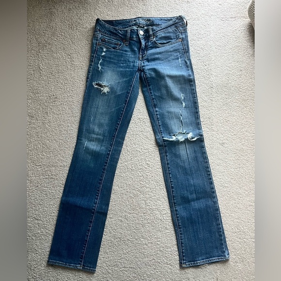 Pre-loved American Eagle Distressed Jeans, Straight, Size 2 - Picture 1 of 11